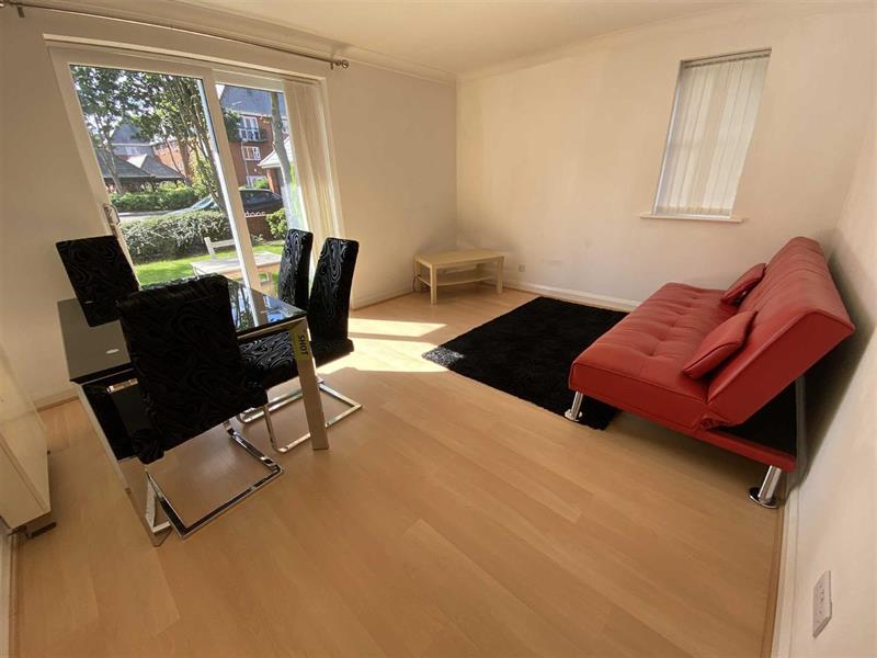 Flat Winnipeg Quay in Salford