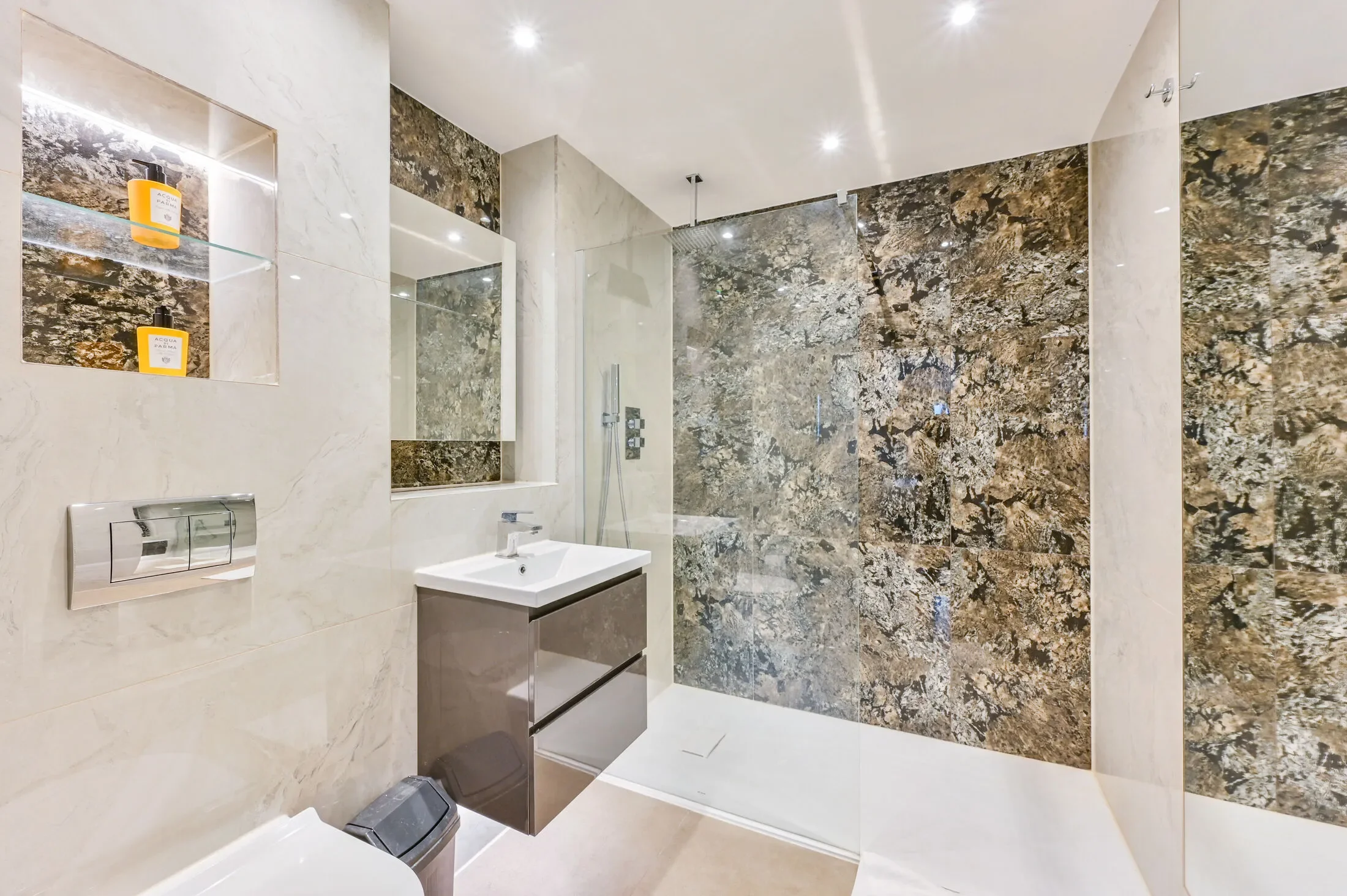 Flat Hansel Road in Greater London