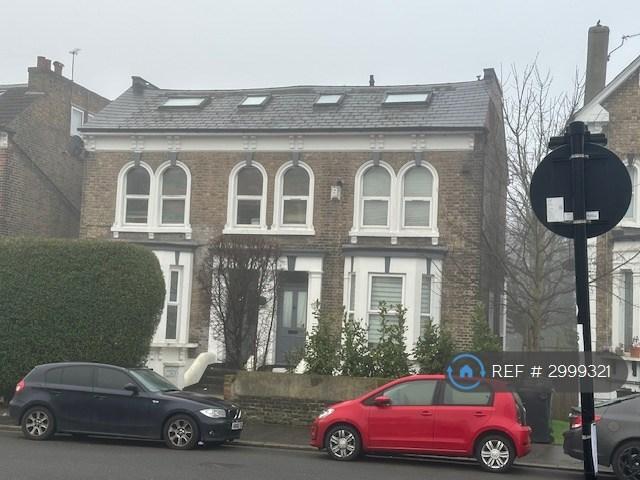 Flat Clifton Road in Greater London