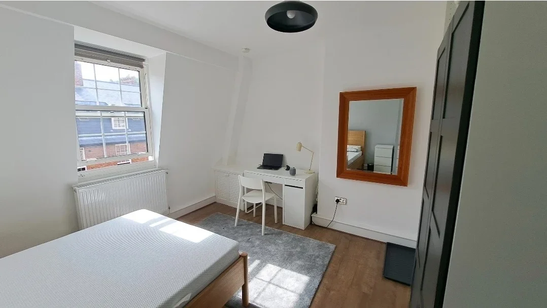 Room Artichoke Place in Greater London