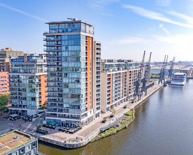 Flat Western Gateway in Greater London
