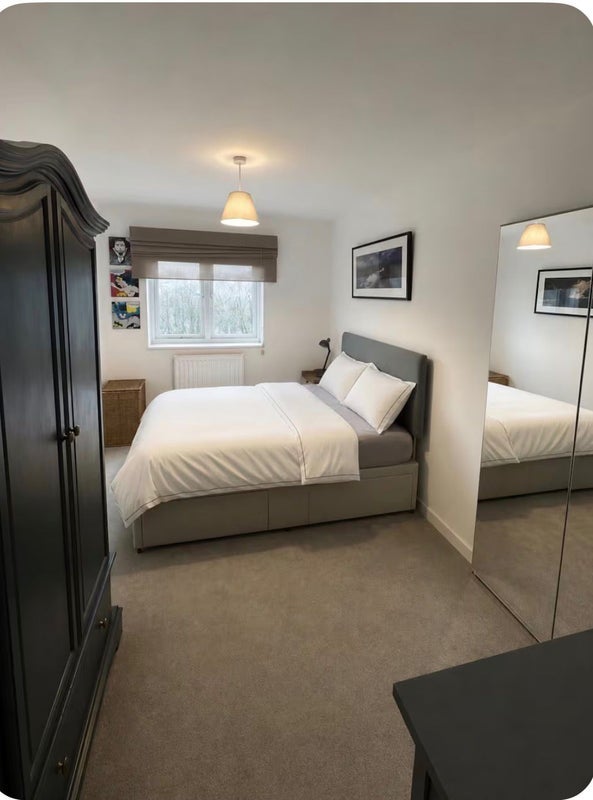 Flat Fitzhugh Grove in Greater London