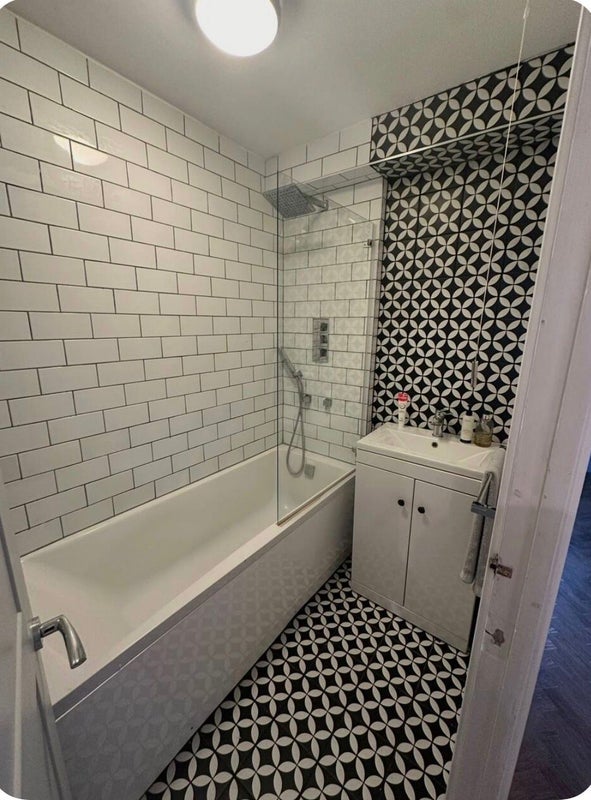 Flat Fitzhugh Grove in Greater London