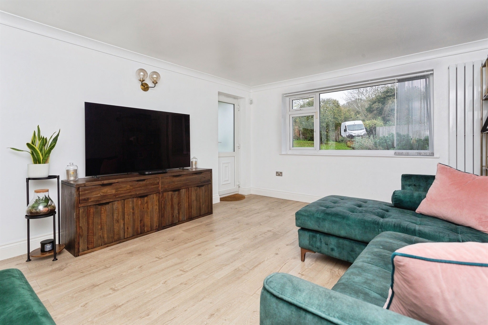 Flat West Court in Greater London