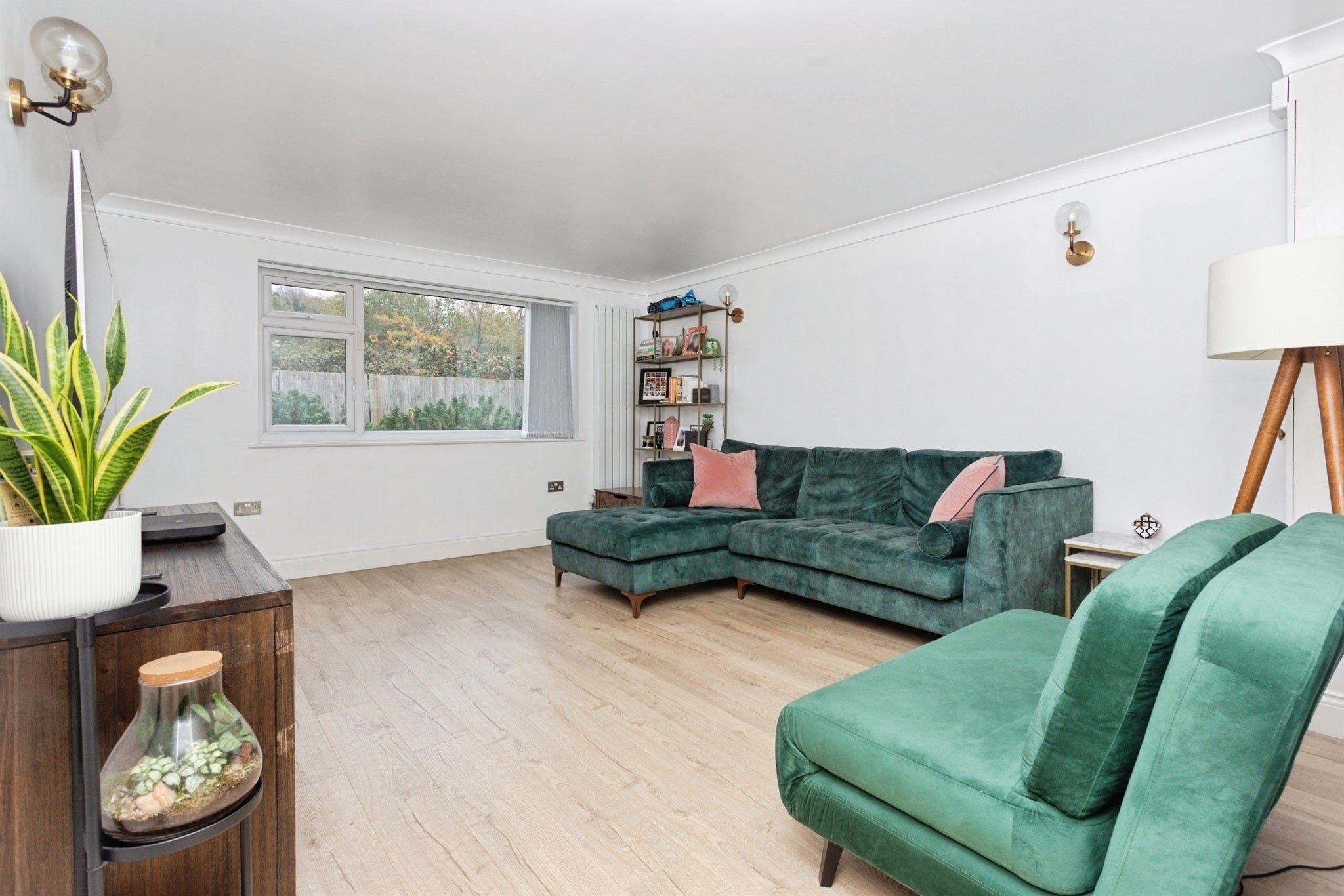 Flat West Court in Greater London