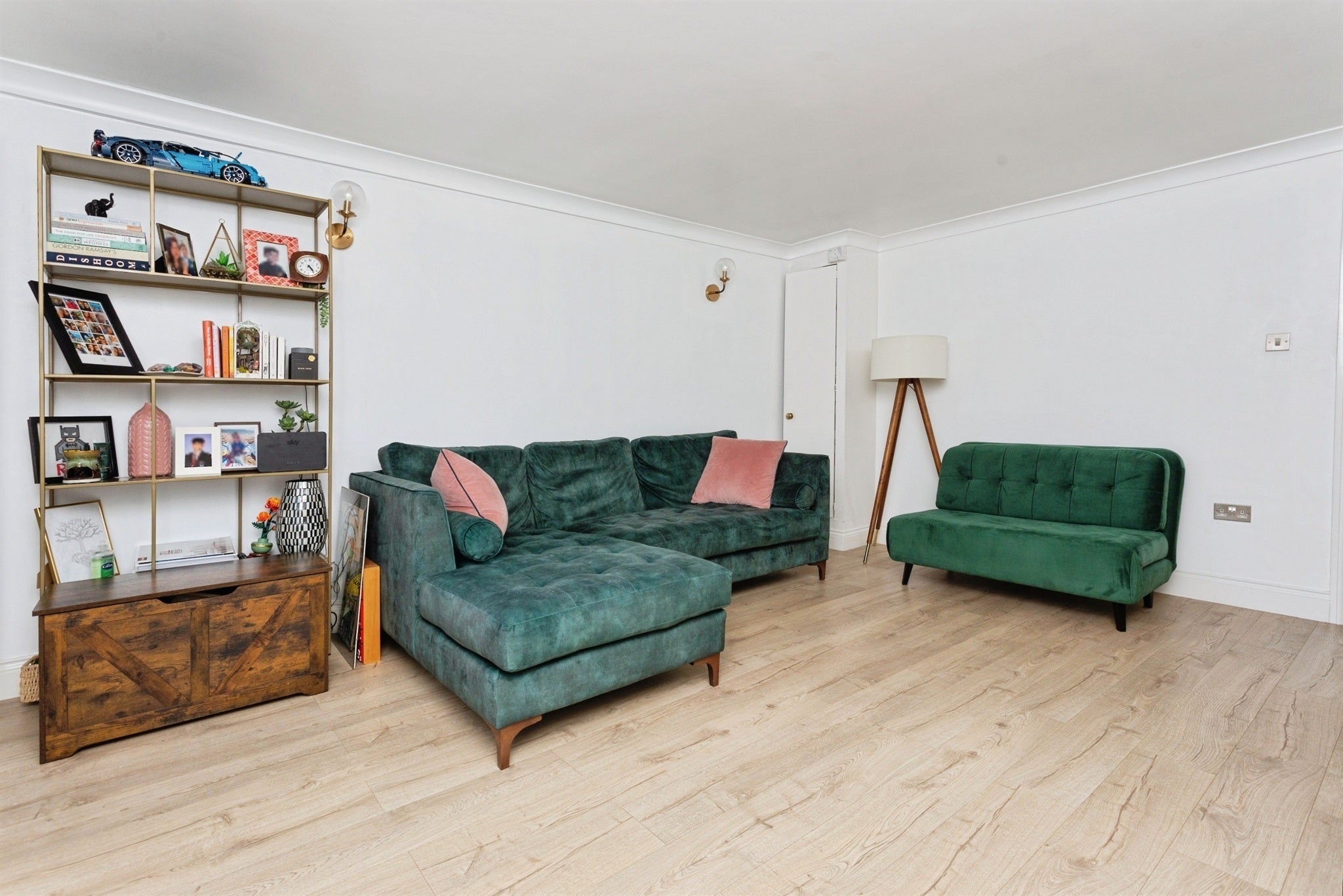 Flat West Court in Greater London