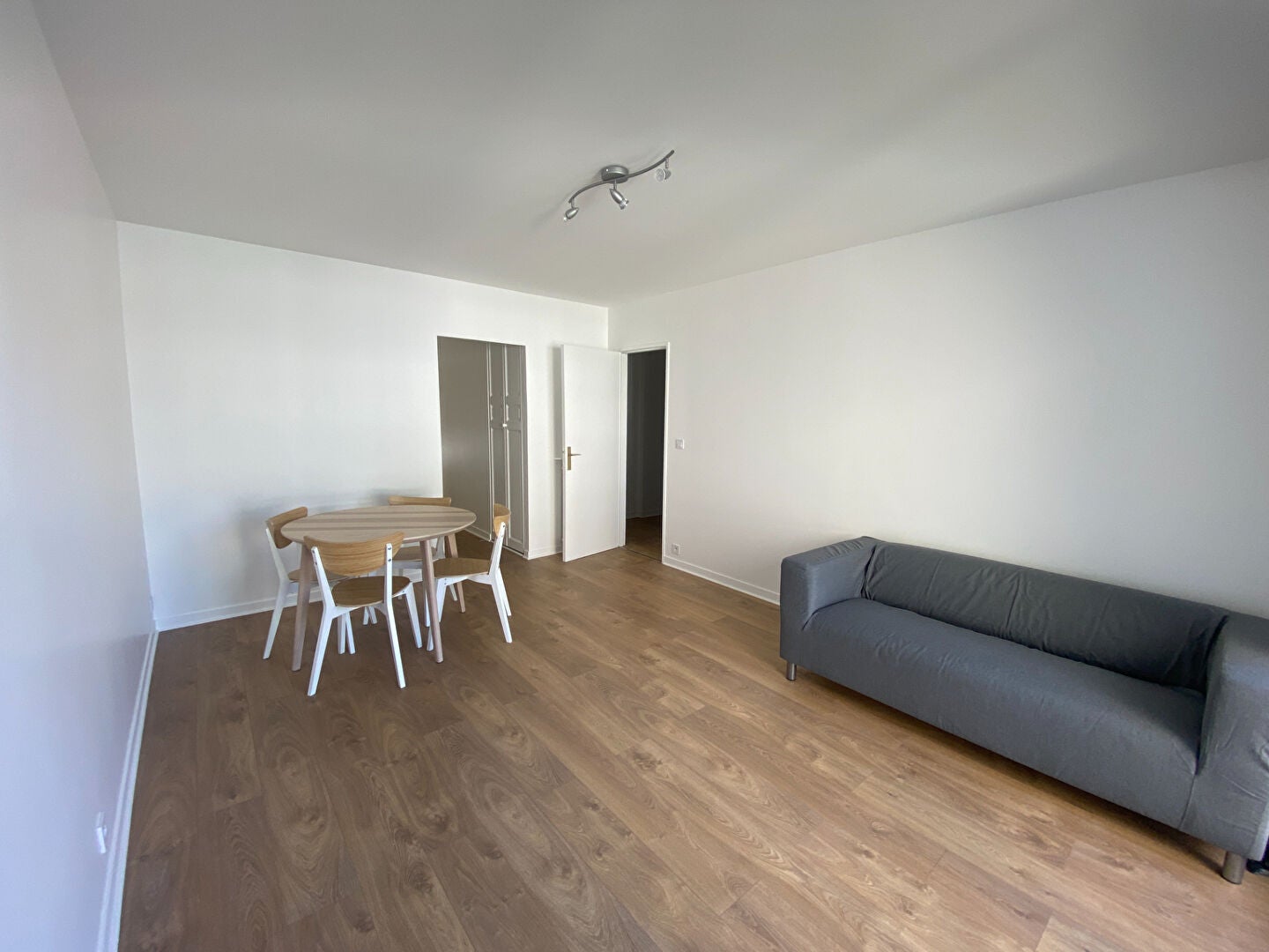 Flat Place Léon Cassé in Corbeil-Essonnes