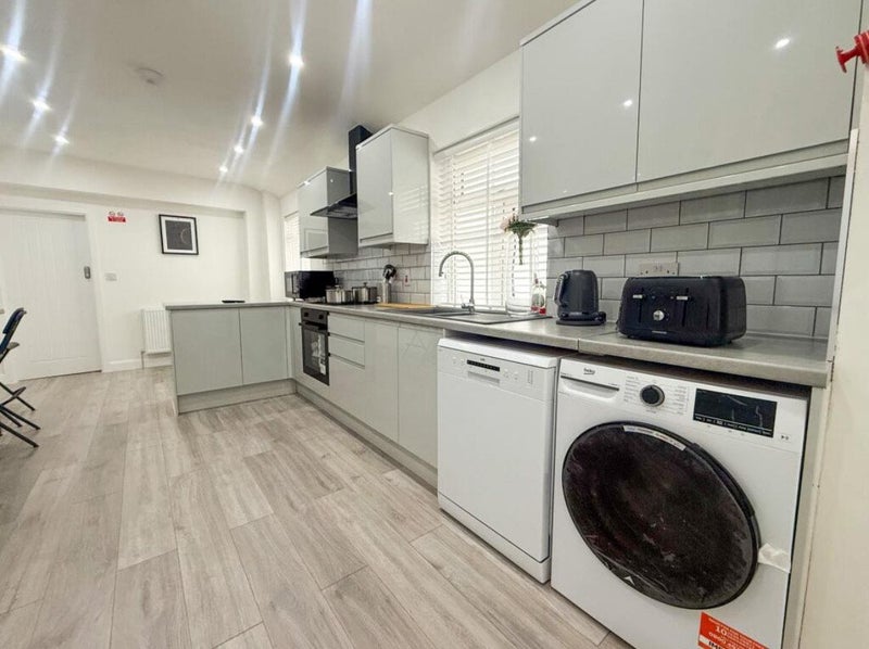 Room Slaithwaite Road in Sandwell