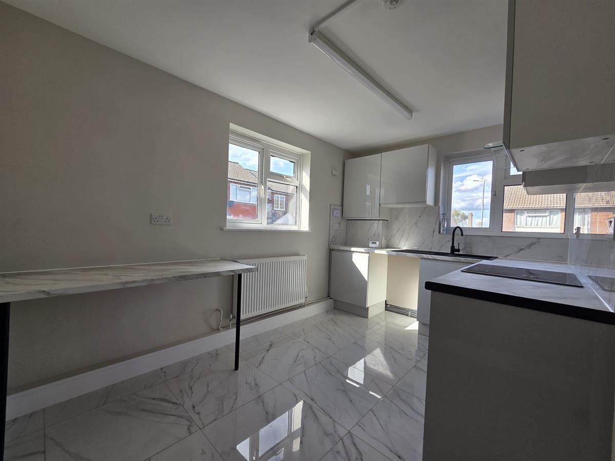 Flat Leonard Avenue in Dartford