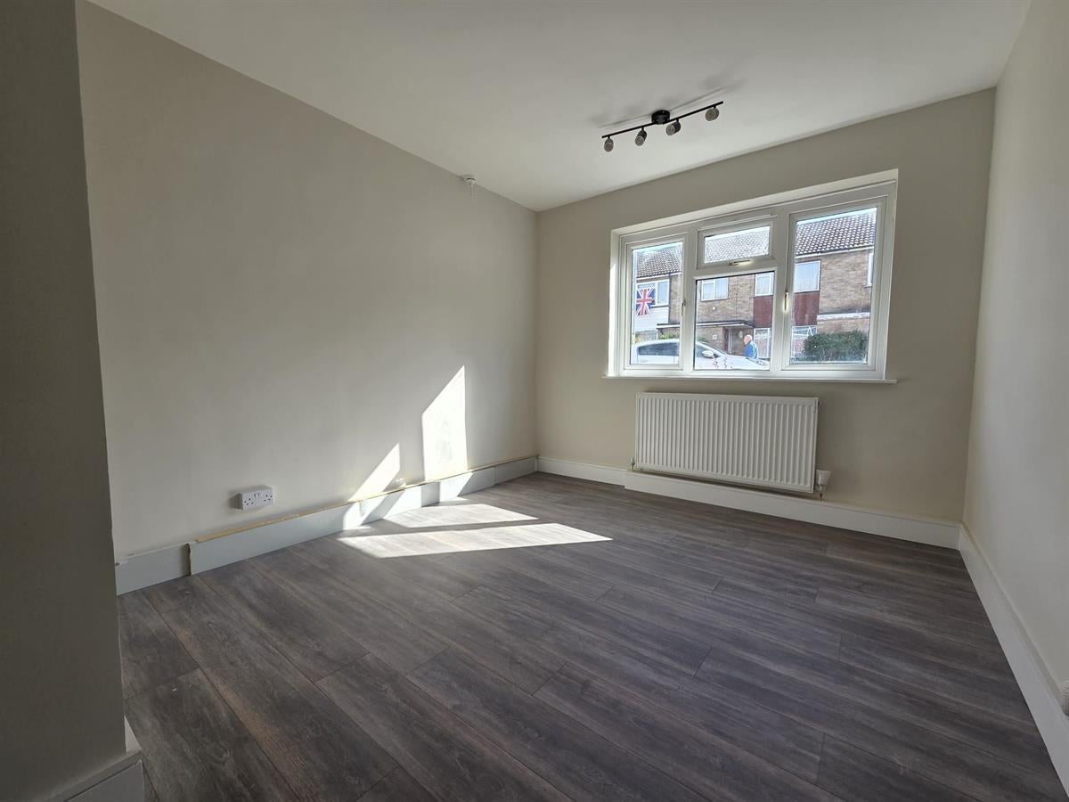 Flat Leonard Avenue in Dartford