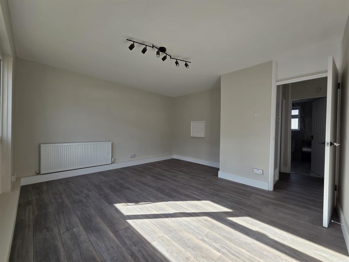 Flat Leonard Avenue in Dartford