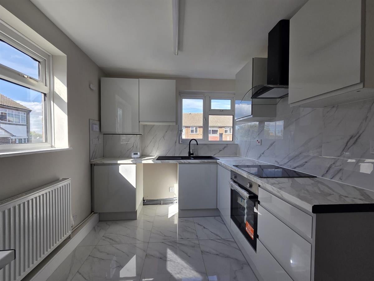 Flat Leonard Avenue in Dartford