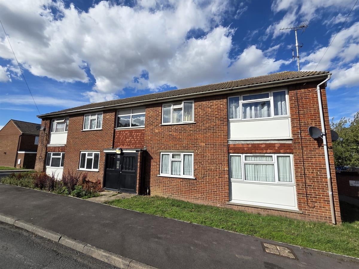 Flat Leonard Avenue in Dartford