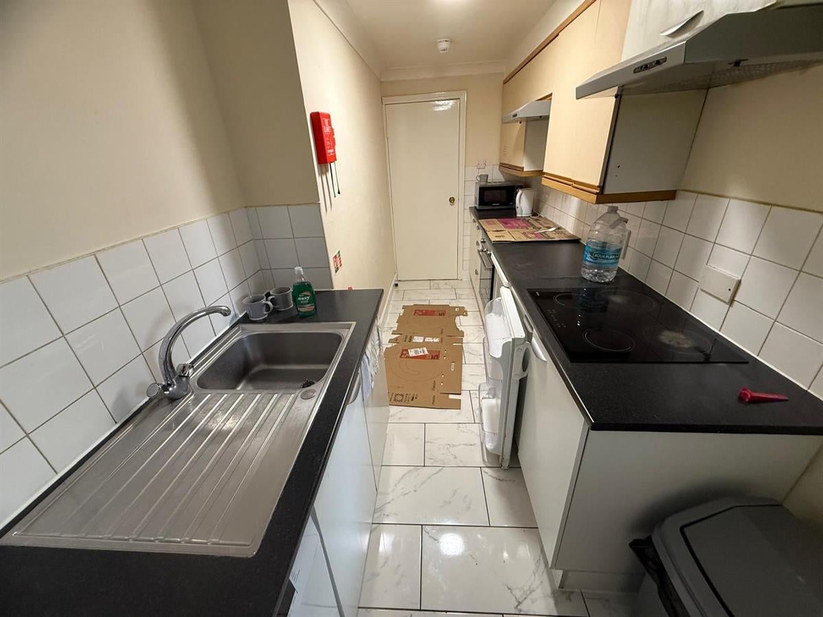 Room East Avenue in Greater London