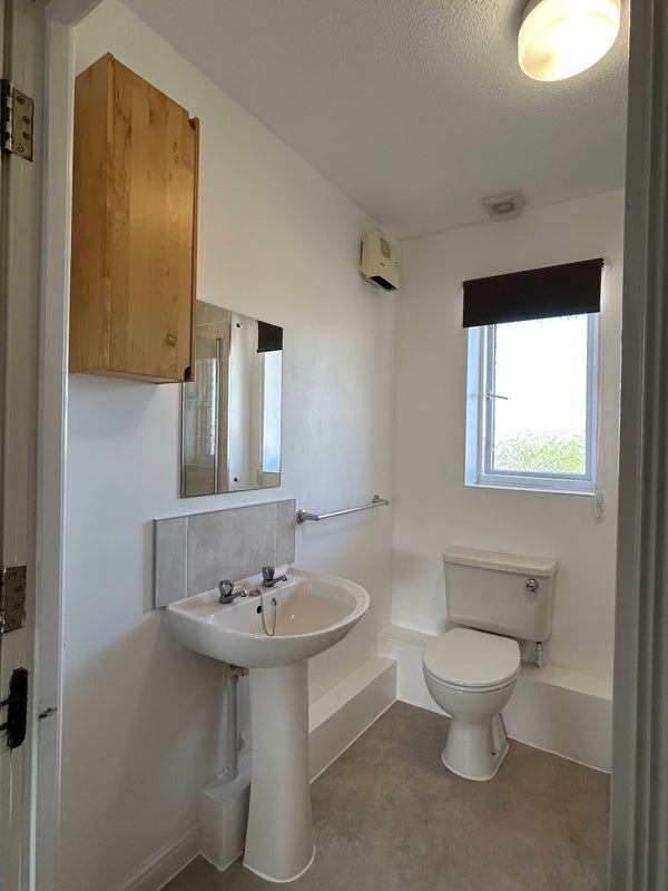 Flat Lloyd Close in Cheltenham