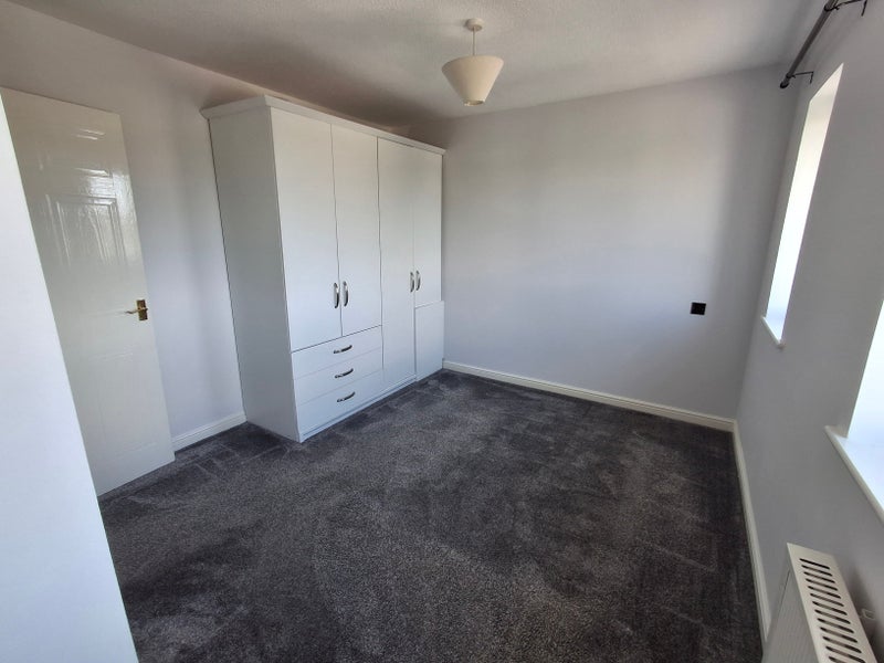 Flat Lloyd Close in Cheltenham