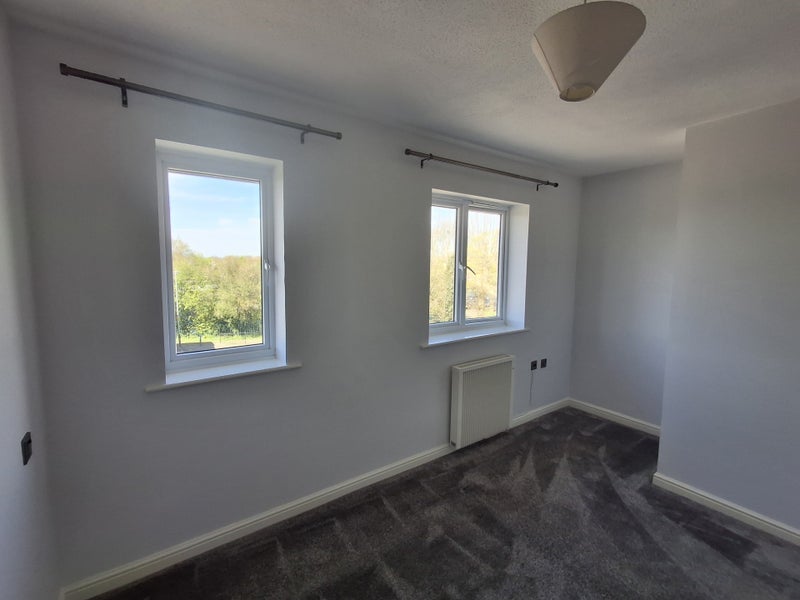 Flat Lloyd Close in Cheltenham