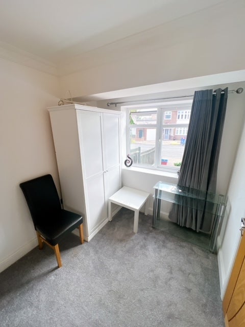 Room Roxborough Avenue in Greater London