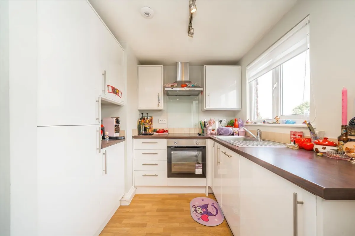 Flat Craven Avenue in Greater London
