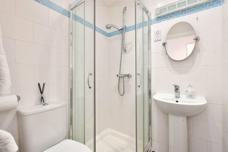 Room Beaconsfield Road in Farnham Royal