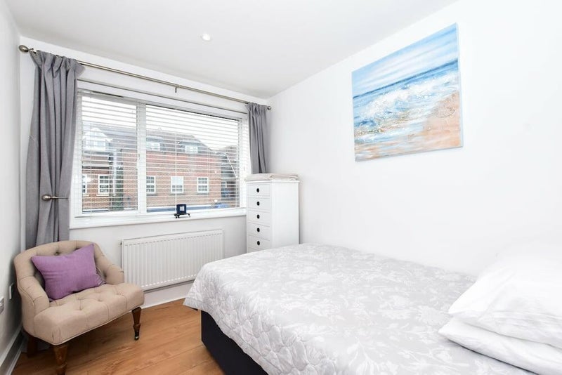 Room Beaconsfield Road in Farnham Royal