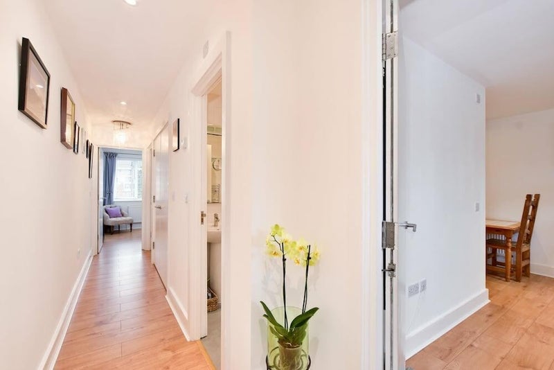 Room Beaconsfield Road in Farnham Royal