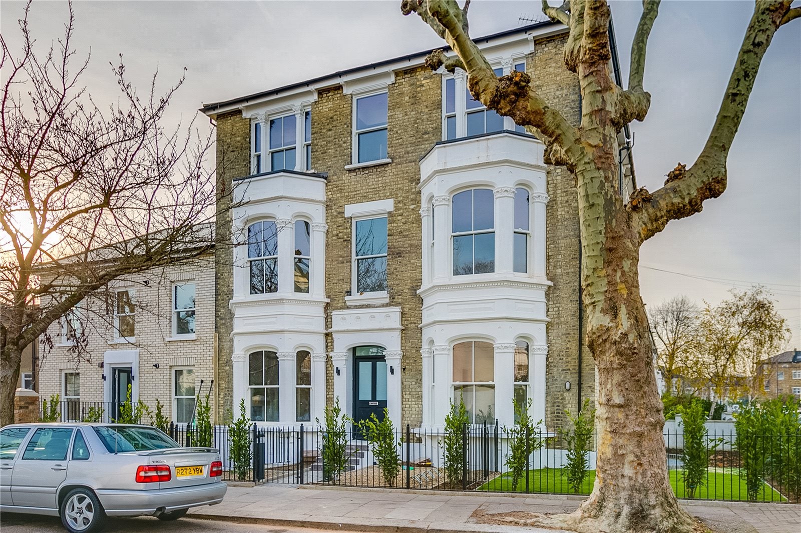 Flat Findon Road in Greater London