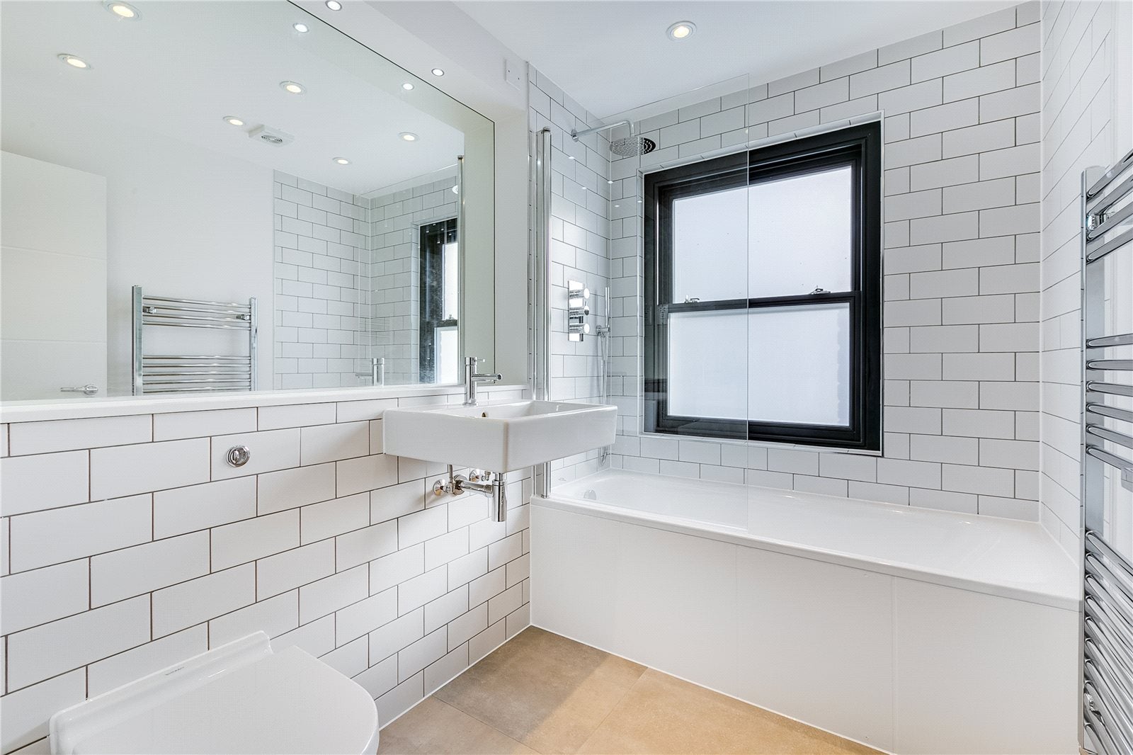 Flat Findon Road in Greater London