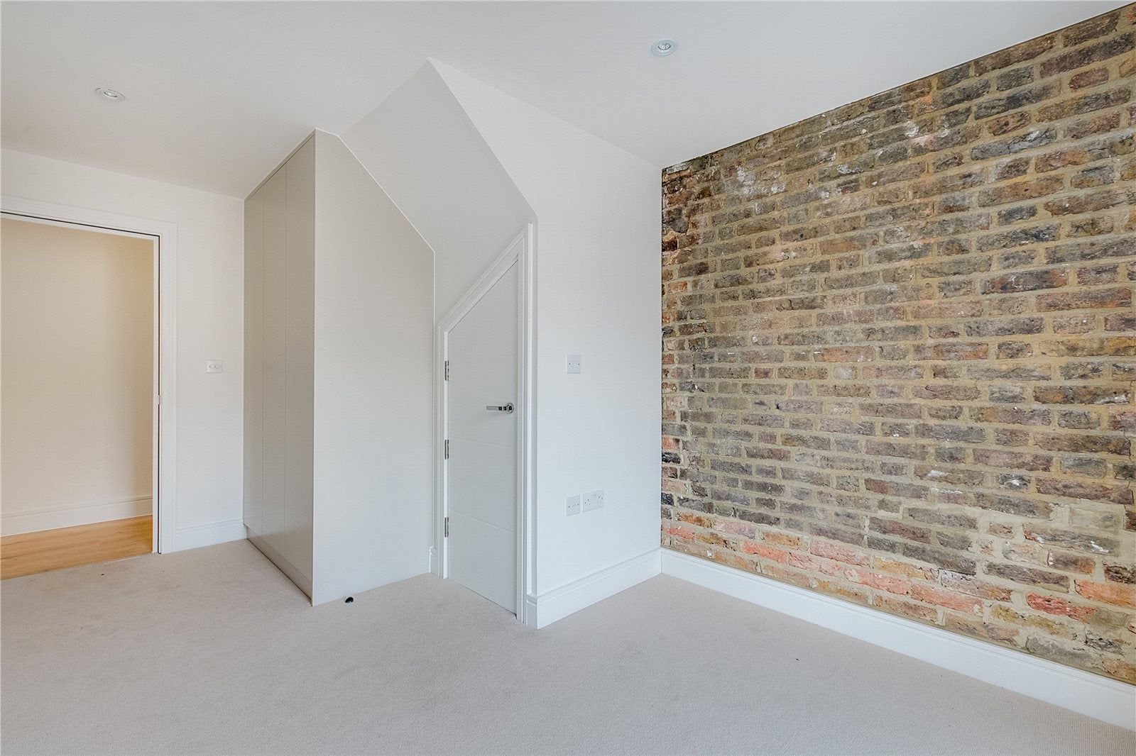 Flat Findon Road in Greater London