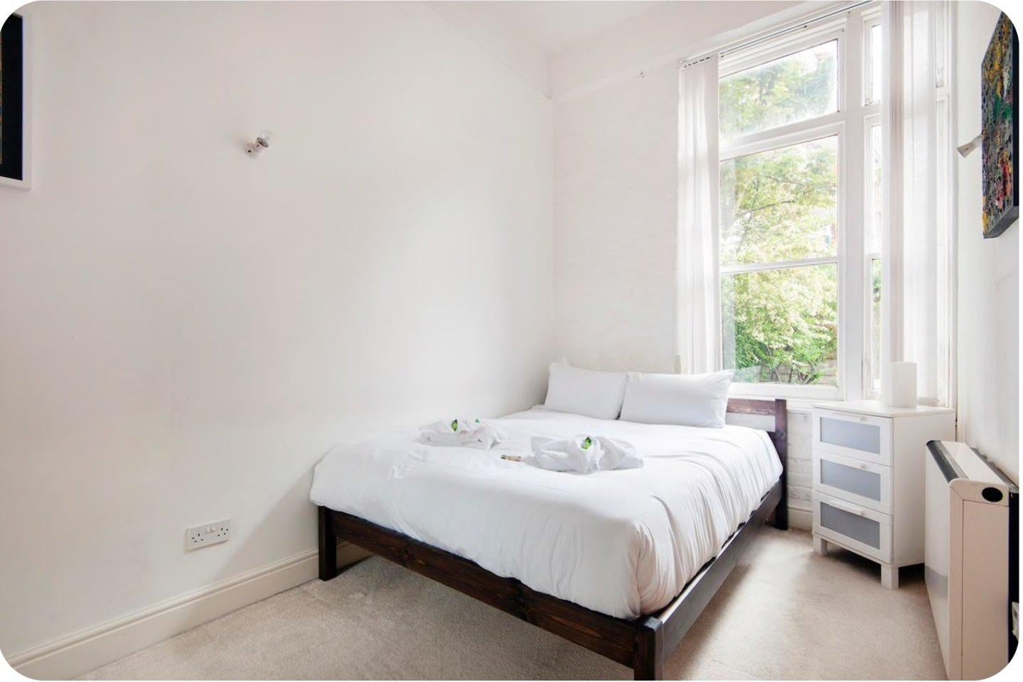 Flat Adelina Grove in Greater London