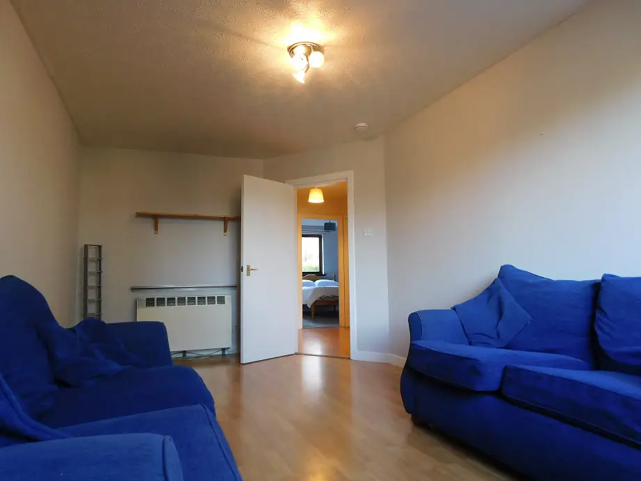 Flat Hawthornden Place in City of Edinburgh