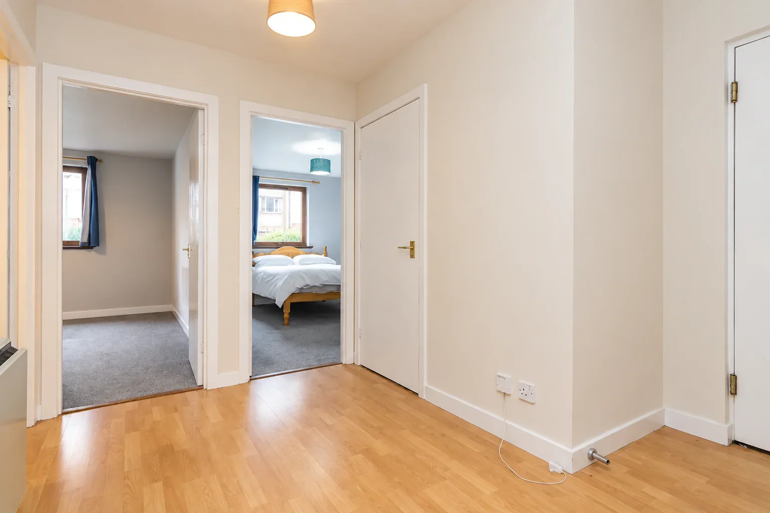 Flat Hawthornden Place in City of Edinburgh