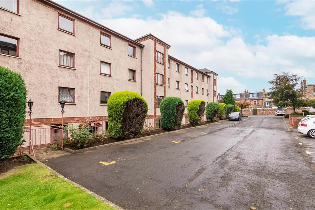 Flat Hawthornden Place in City of Edinburgh