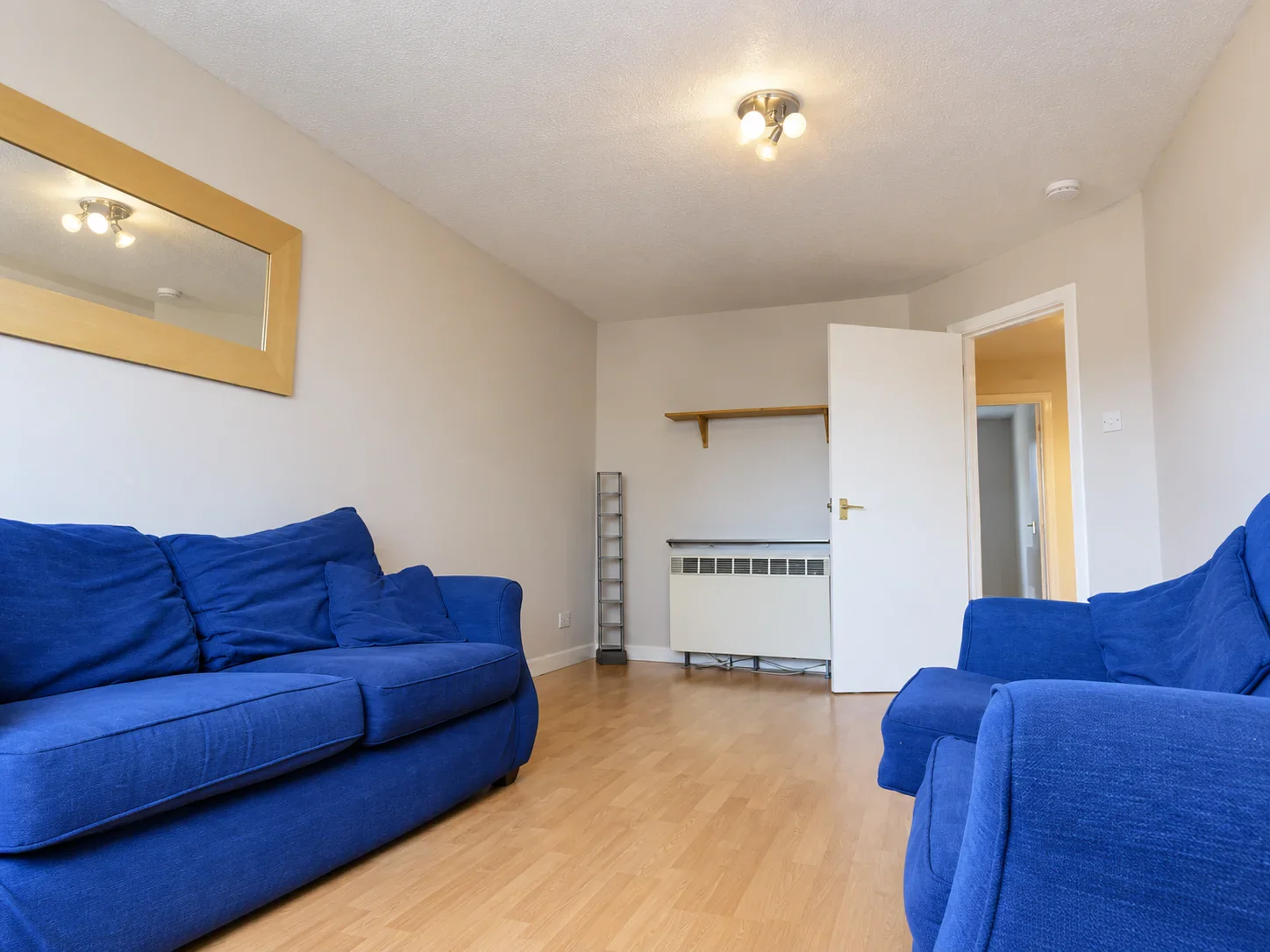 Flat Hawthornden Place in City of Edinburgh