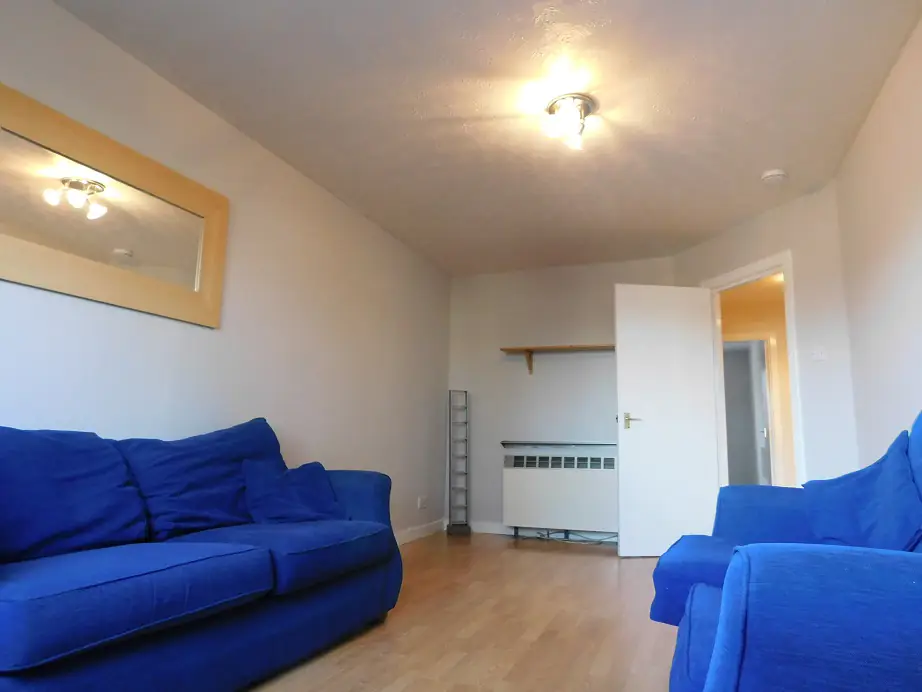 Flat Hawthornden Place in City of Edinburgh
