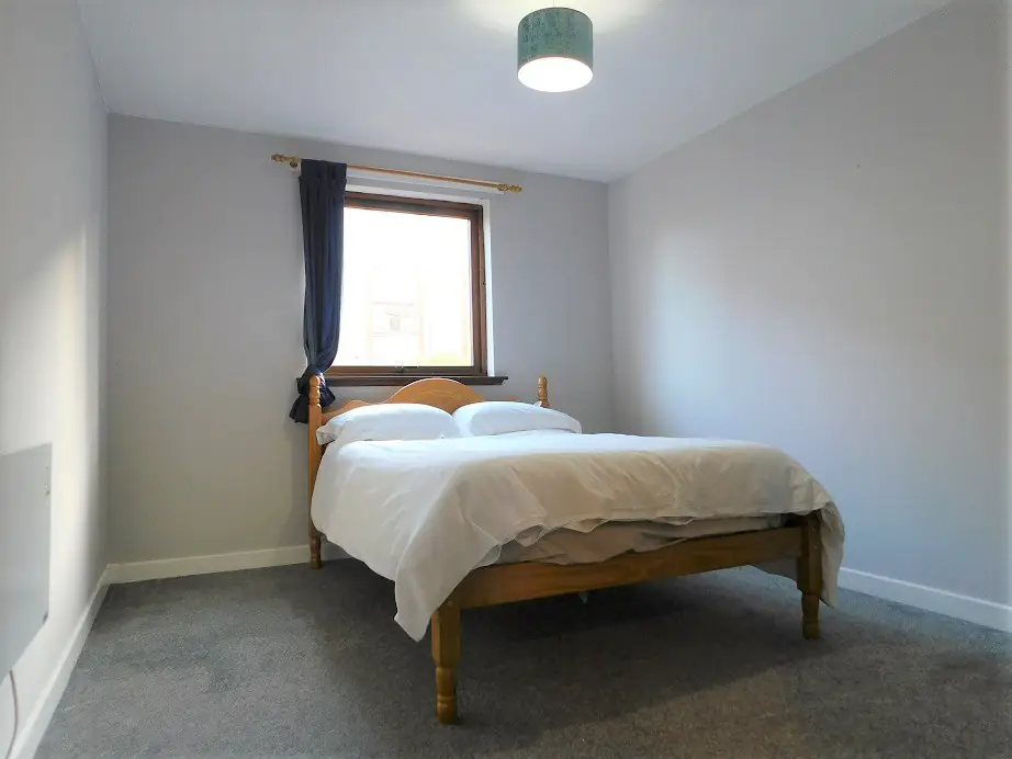 Flat Hawthornden Place in City of Edinburgh