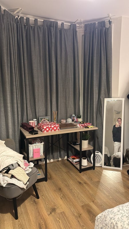 Room Valnay Street in Greater London