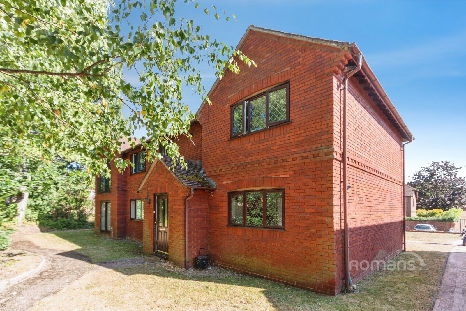 House Lych Gate Close in Sandhurst