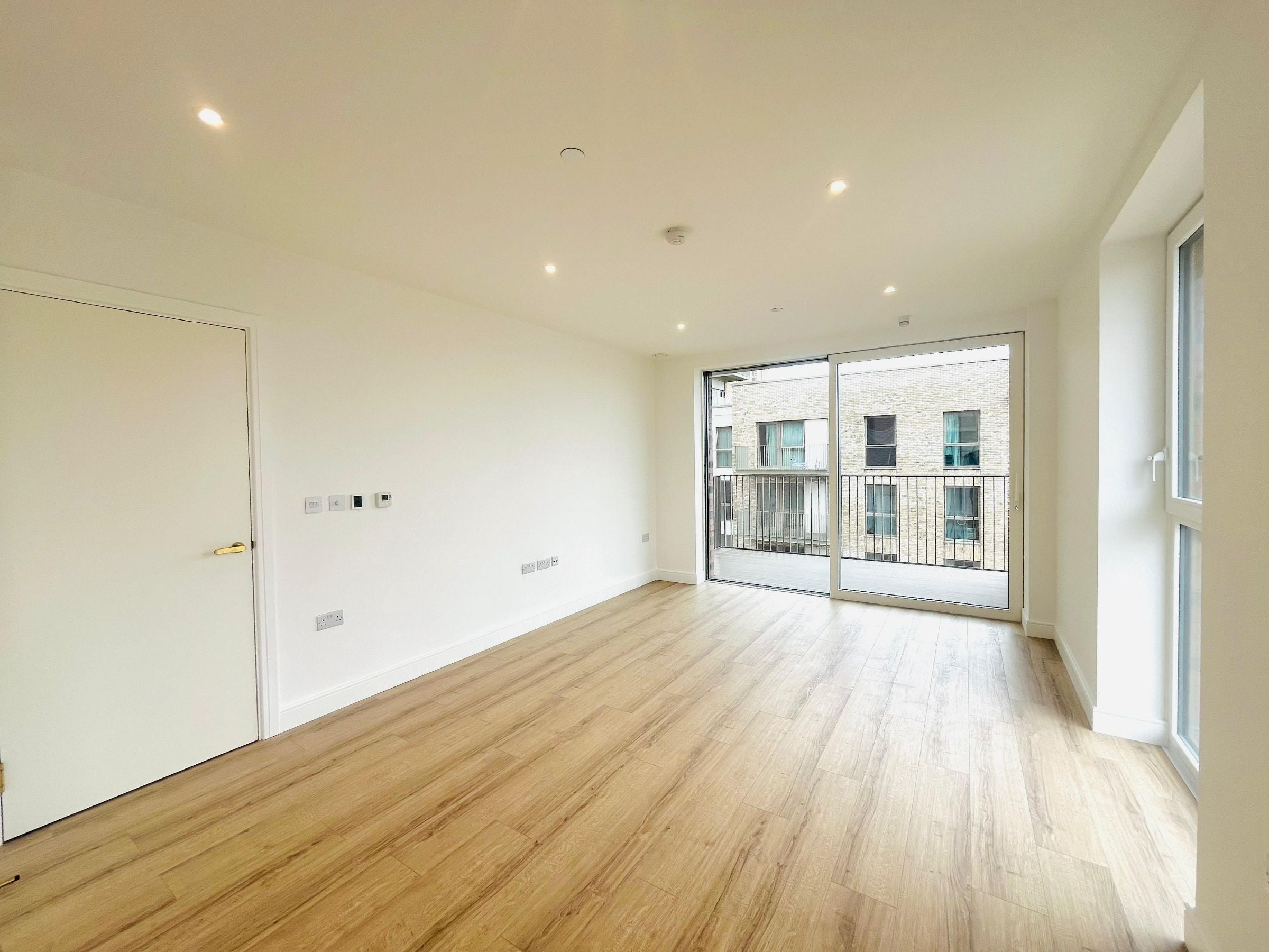 Flat Beresford Avenue in Greater London