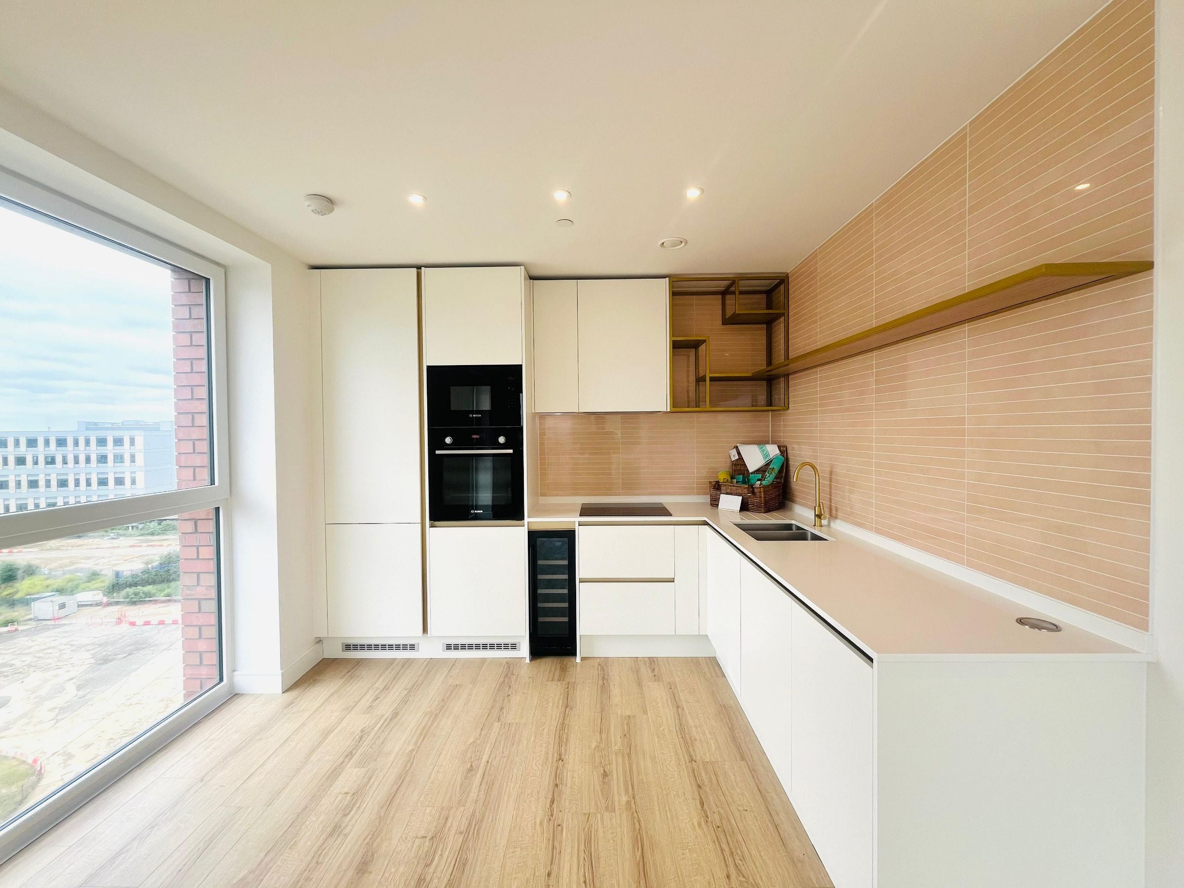 Flat Beresford Avenue in Greater London