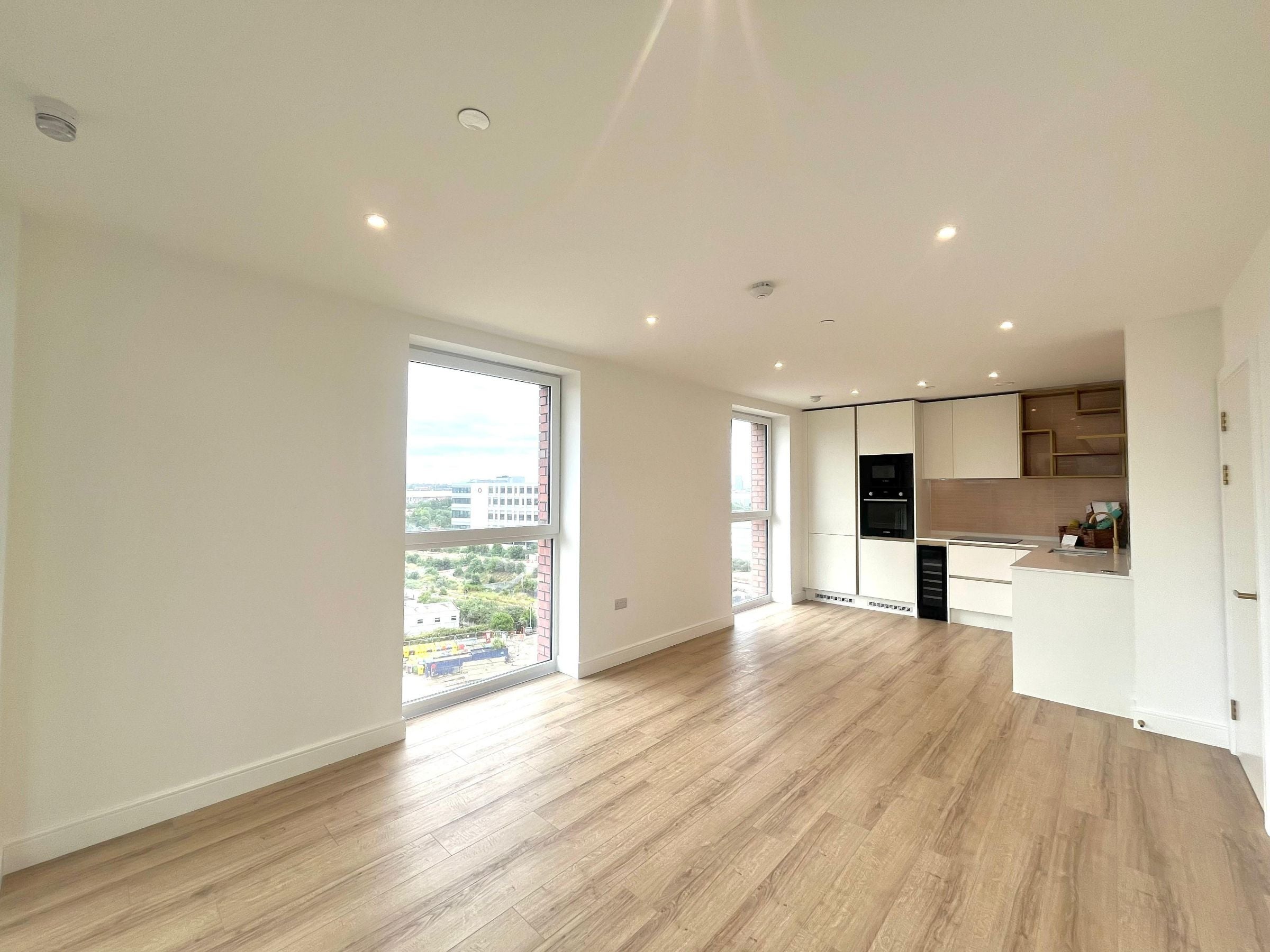 Flat Beresford Avenue in Greater London