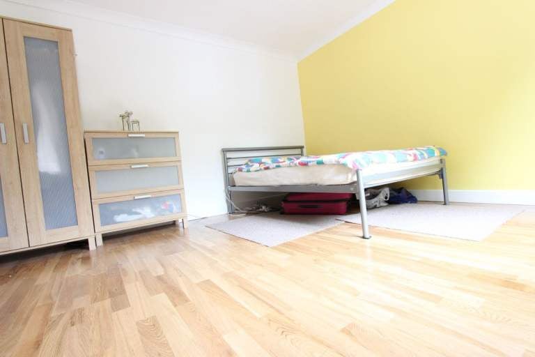 Room Alma Road in Greater London
