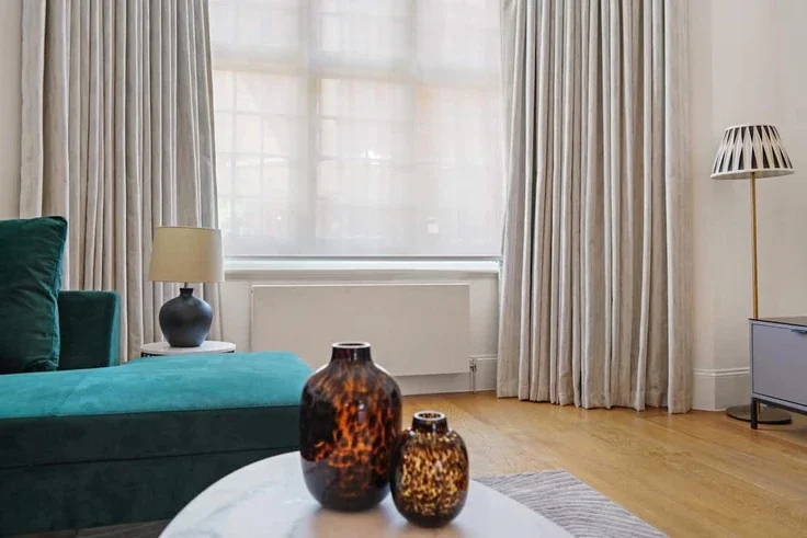 Flat Hornton Street in Greater London