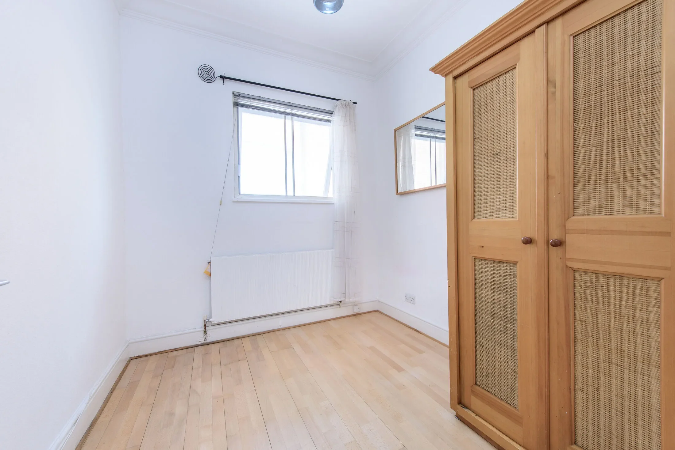 Flat Hollycroft Avenue in Greater London