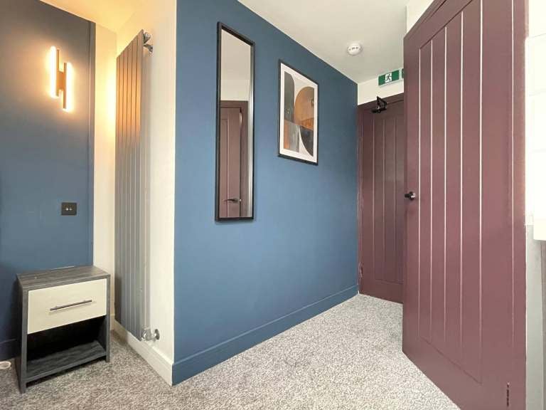 Room Clarendon Road in Luton