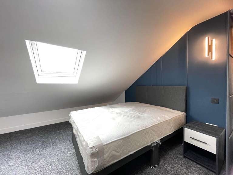 Room Clarendon Road in Luton