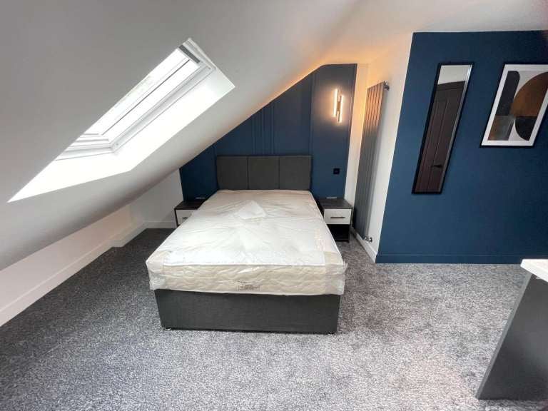 Room Clarendon Road in Luton