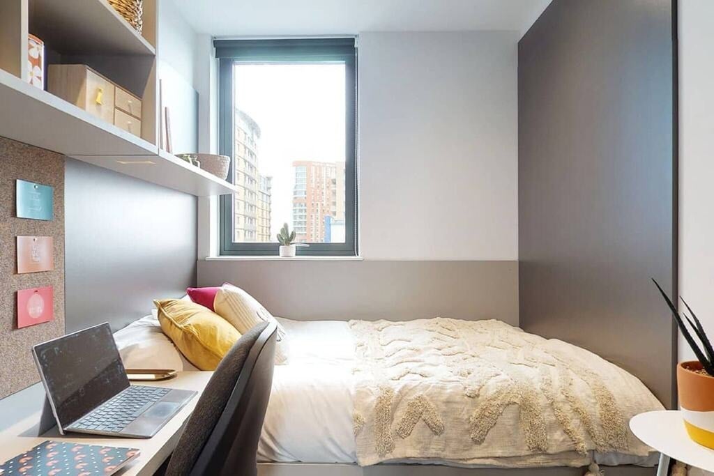 Room Victoria Road in Greater London