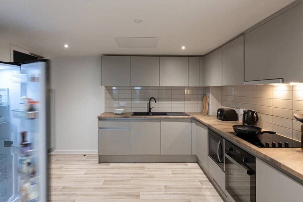Room Victoria Road in Greater London