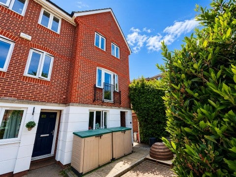 House Kilsmere Lane in Cheshunt